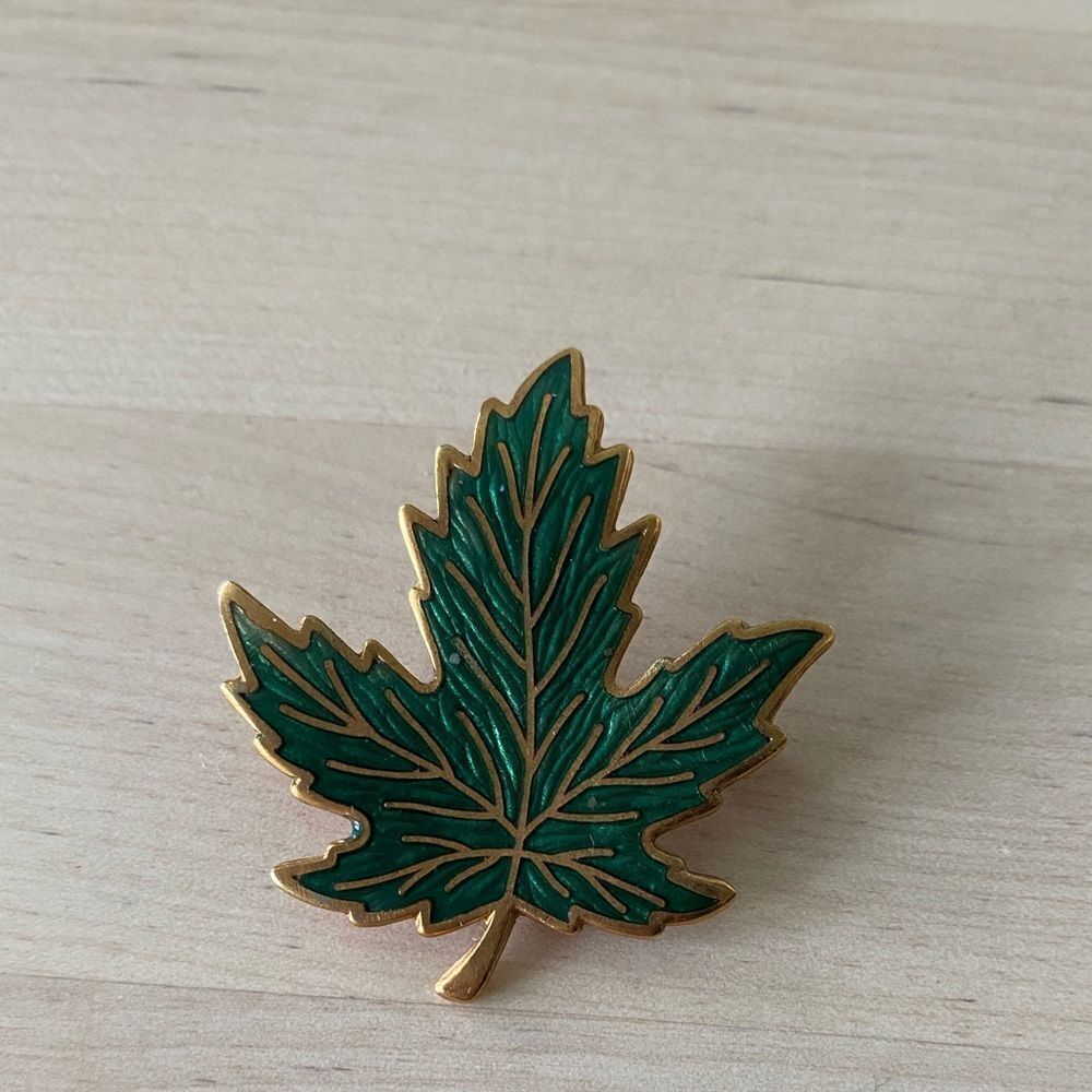 Vintage Gold & Green Enamel Maple Leaf Pin
